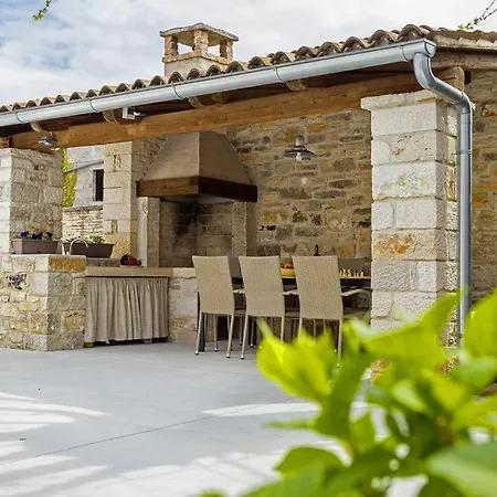 House Kristina Nyaraló Burići