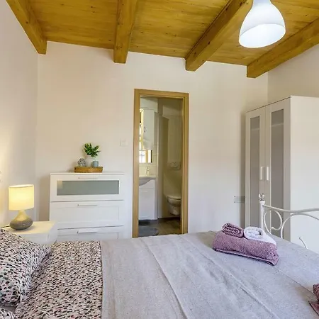 House Kristina Nyaraló